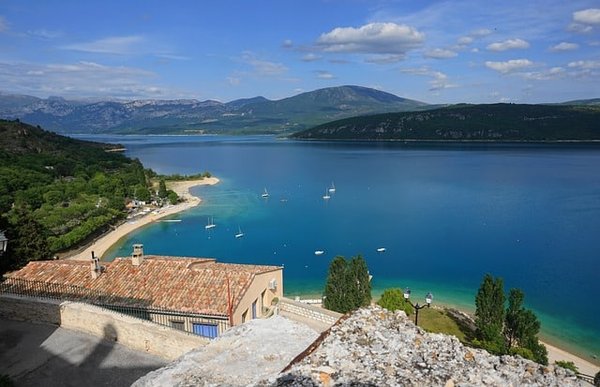 Découvrez les meilleurs campings 3 étoiles des Gorges du Verdon pour des vacances inoubliables